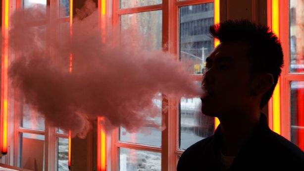 5 people hospitalized with lung disease after vaping, Utah health officials report