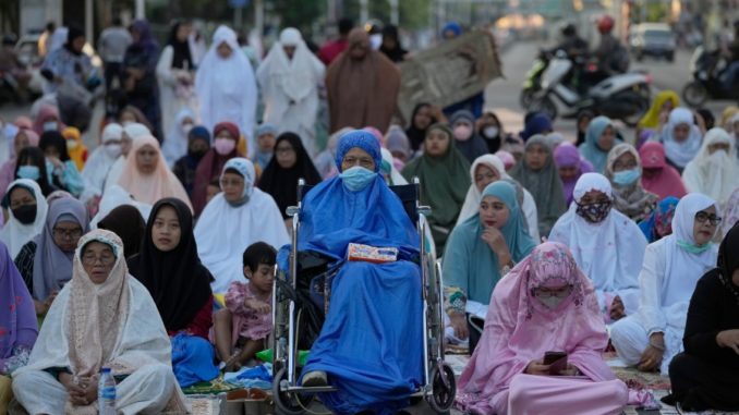 Indonesian Muslims celebrate Eid al-Adha amid FMD outbreak