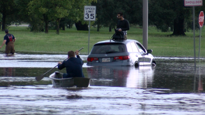 Baton Rouge man rescues strangers from flooding cars