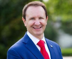 Jeff Landry wants controls on kids' library cards; free speech group calls it 'political stunt'