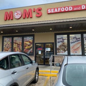 Despite recent ATM theft, Mom’s Seafood and Deli is determined to stay open