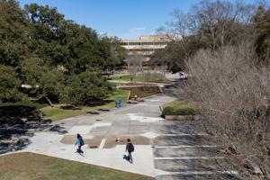 Faculty Senate passes resolution calling for syllabi to outline time for grading, email responses