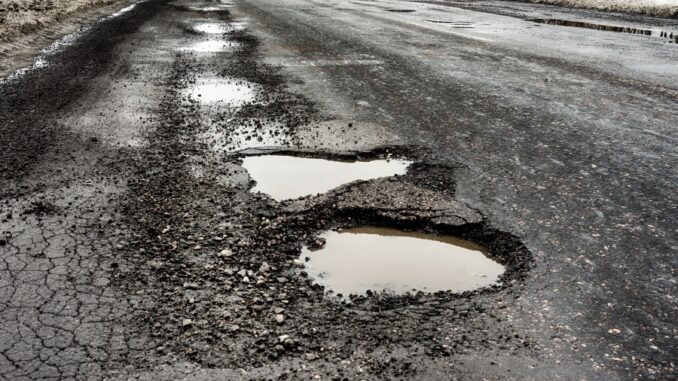 How do I report a pothole in Baton Rouge? Know the right place to contact