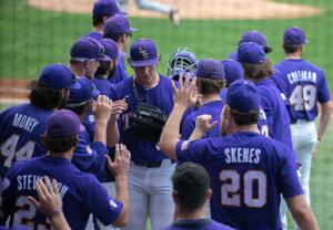 LSU baseball snags another series win over a top 10 opponent, defeating Tennessee 6-4