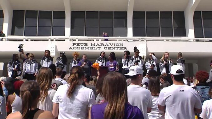 WATCH LIVE: LSU fans cheer on Tigers as they depart for Final Four