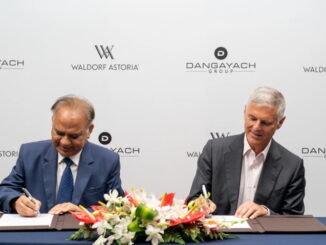 Signing of Waldorf Astoria Jaipur - Hari Mohan Dangayach, chairman, Dangayach Group with Chris Nassetta, president & chief executive officer, Hilton