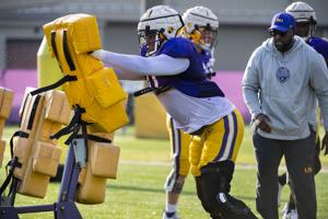 LSU defensive tackle Maason Smith makes key stride in recovery from ACL injury