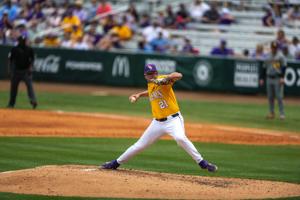 No. 1 LSU baseball tallies 19 hits; sails to 11-5 victory over in-state rival Tulane