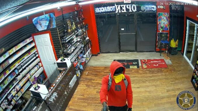 Video shows wanted suspects robbing Ascension Parish smoke shop with guns