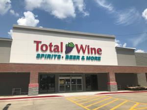 Women flee Total Wine on Siegen with carts of alcohol, pepper spray employees, deputies say