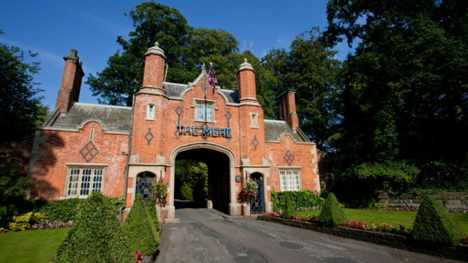The Mere in Cheshire - Entrance