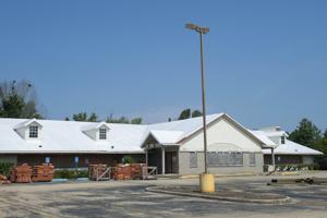 What restaurant is going into the old Golden Corral building on Sherwood Forest?