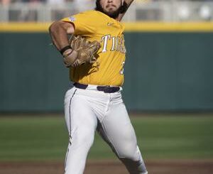 LSU's Nate Ackenhausen shuts down Tennessee in first start of the season on biggest stage