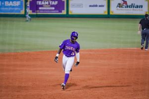 Super Skenes: LSU smashes its way to a 14-0 win over Kentucky in the Super Regional opener