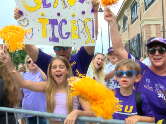 Tigers fans see off LSU Baseball team leaving to Omaha for College World Series