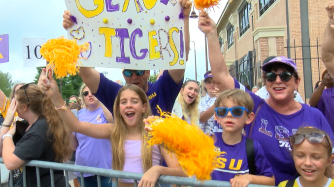 Tigers fans see off LSU Baseball team leaving to Omaha for College World Series
