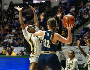 After a slow start, see how Southern Lab girls ran away with a semifinal win