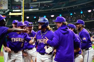 LSU beats Texas thanks to big hits from Michael Braswell, Tommy White and Jared Jones